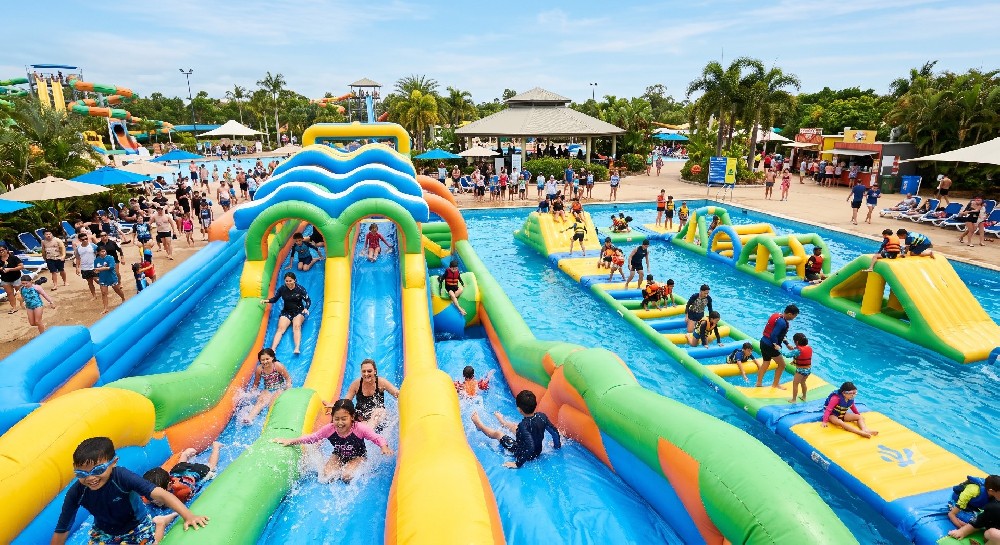 The Ultimate B2B Sourcing Guide to PVC Inflatables for Amusement Parks: Materials, Specs, and ROI